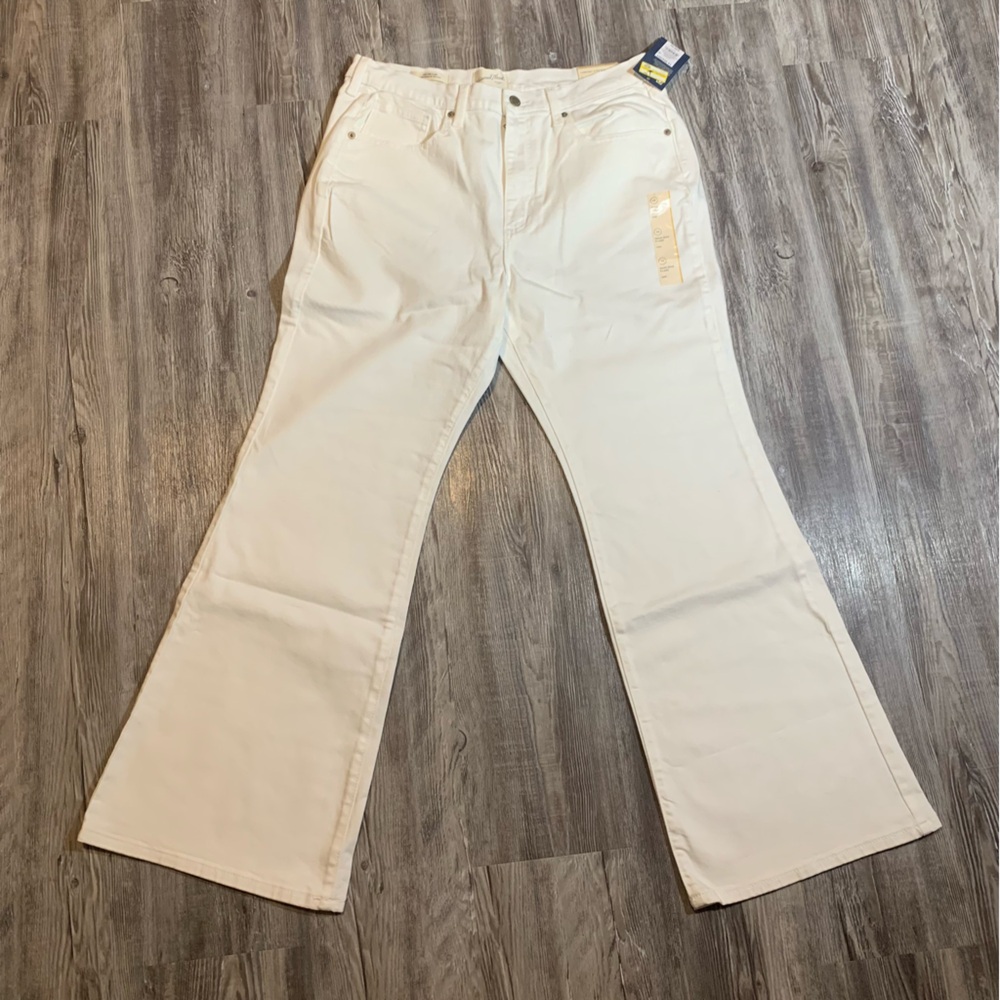 Universal Thread Women’s High Rise Flare Jeans Size 14 Short White